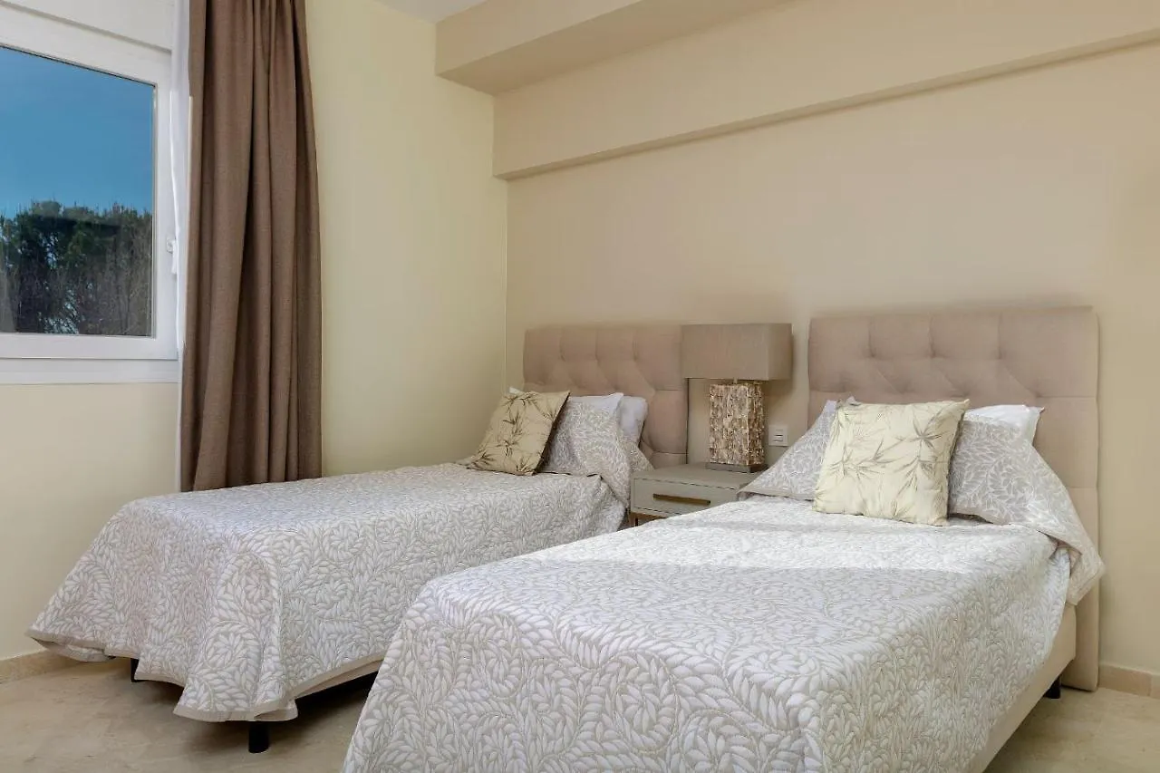 Royal Cabopino Townhouse, Marbellaアパートメント アパート